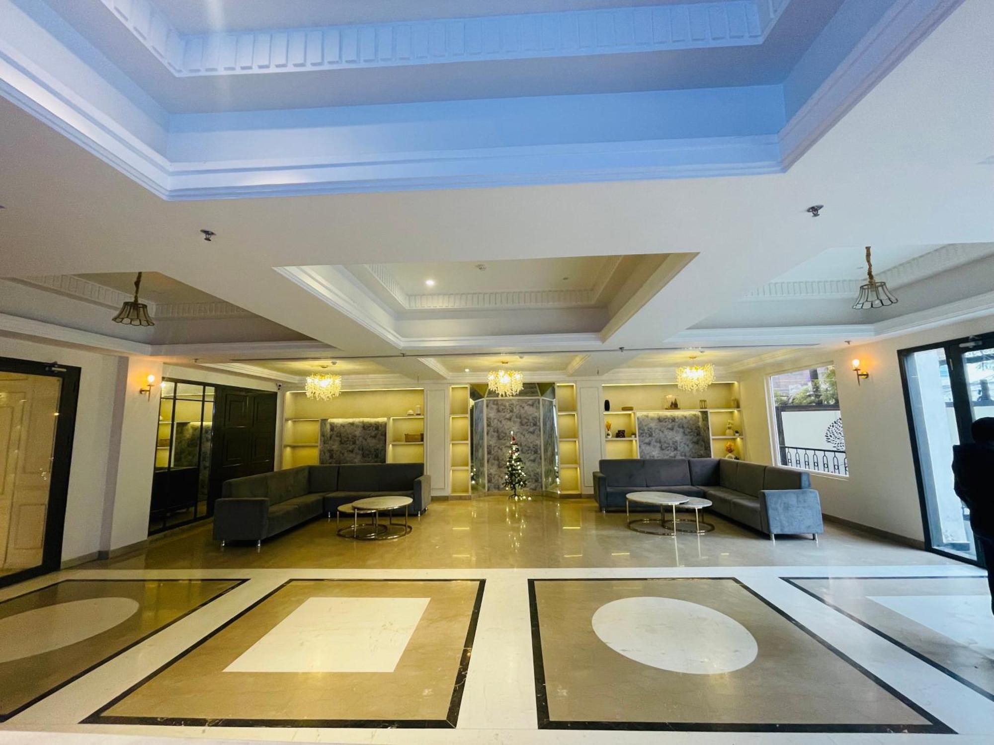 Wells Inn Hotel - Varanasi — Photos 2