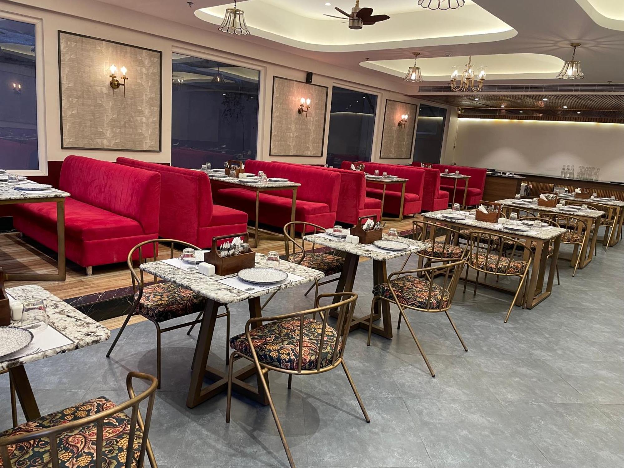 Wells Inn Hotel - Varanasi — Photos 1
